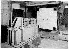 The test device and the FE model used in the engine impact tests